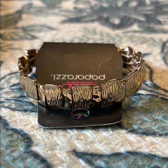 Paparazzi Textured Gold Bracelet NWT - Picture 2 of 3